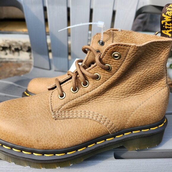 NWT Doc Dr. Martens 101 6-Eye Boot Tan Women's size 5 - Picture 5 of 6